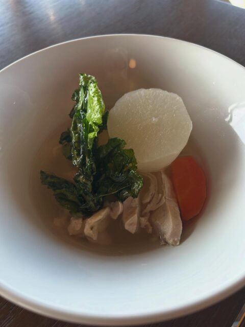 2階レストランhidama*riからお知らせ🌟

明日12月13日土曜日よりメニュー新メニュー
「浅尾大根のポトフ」パンorライス付き1200円
「浅尾大根の和風定食」こちらは予約限定で
1200円
柚子味噌大根
とろろ大根
漬物
ご飯
味噌汁
ご来店の前日までご予約下さい。
生産者様の都合で仕入れが間に合わない場合は料理内容の変更がある場合がございます。
ご了承下さい。

さらに料理一品ご注文のお客様にスペシャルなお知らせ！！
お料理➕300円で「トマト食べ放題」です！
この機会に是非2階レストランにもお立ち寄り下さい😊

#有限会社アグリマインド 
#あけの農さん物直売所
#2階レストランhidama*ri